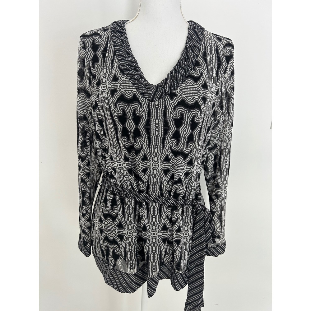 Dana Buchman Woman Black White Geometric Mesh Ruffle V-Neck Tie Waist Blouse 1X